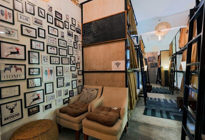 Кровать в Общей Комнате, Wire Hostel Patong