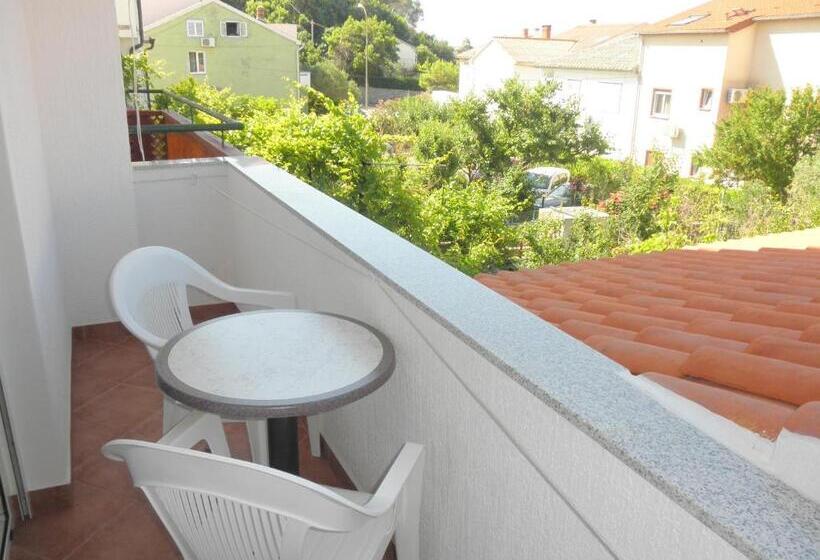 Номер Стандарт с Балконом Вид на Сад, Bed & Breakfast Rab