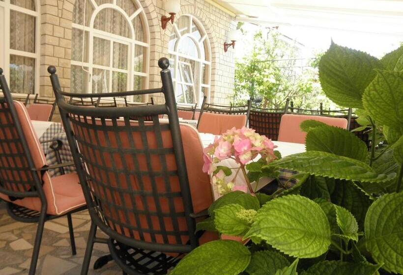 Трехместный Номер Стандарт с Балконом, Bed & Breakfast Rab