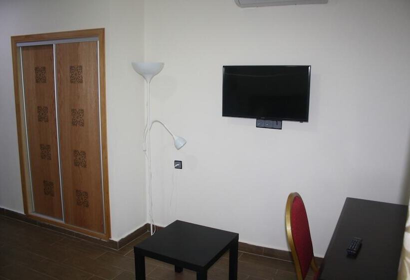 Habitación Estándar, Salime Al Khozama