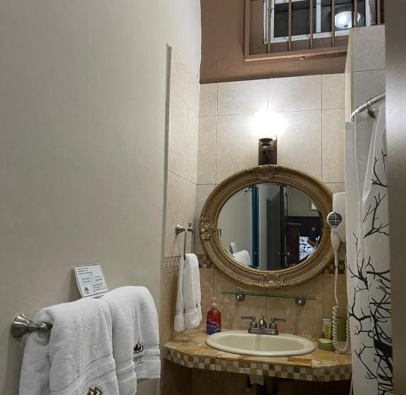 اتاق استاندارد با چشم‌انداز استخر, Refugio De La Montaña B&b