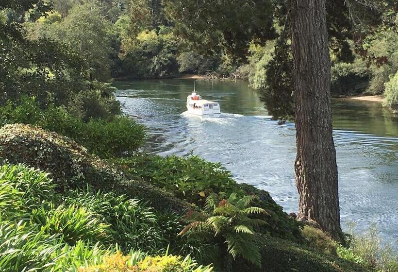 강 전망 스위트, On The River