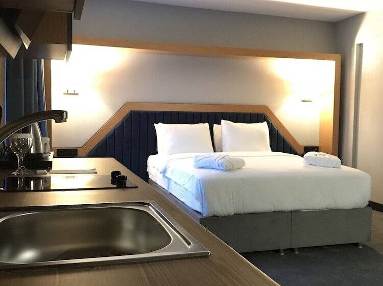 小型套房带阳台, Roof 264 Hotel & Suites