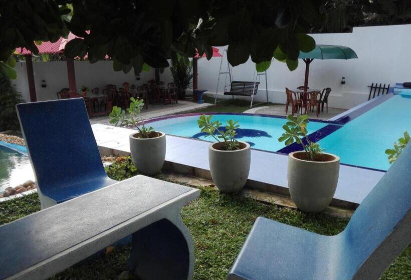 اتاق خانوادگی, Elliot Nature Resort