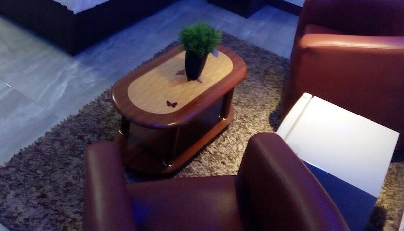 اتاق لوکس, Le Senateur