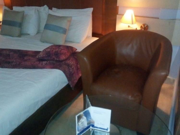 اتاق استاندارد, Signatious Hotel And Suites Delta
