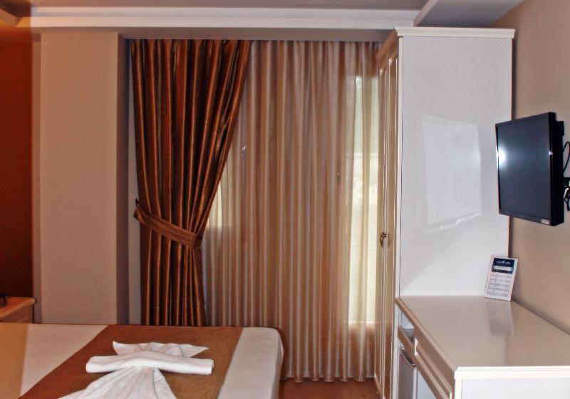 Quarto standard vista mar lateral, Feza Otel