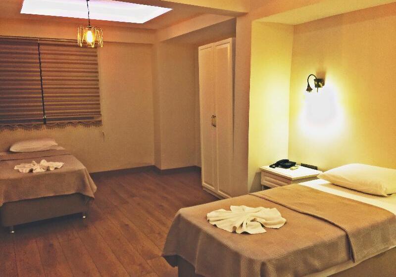 Quarto Triplo Economy, Feza Otel