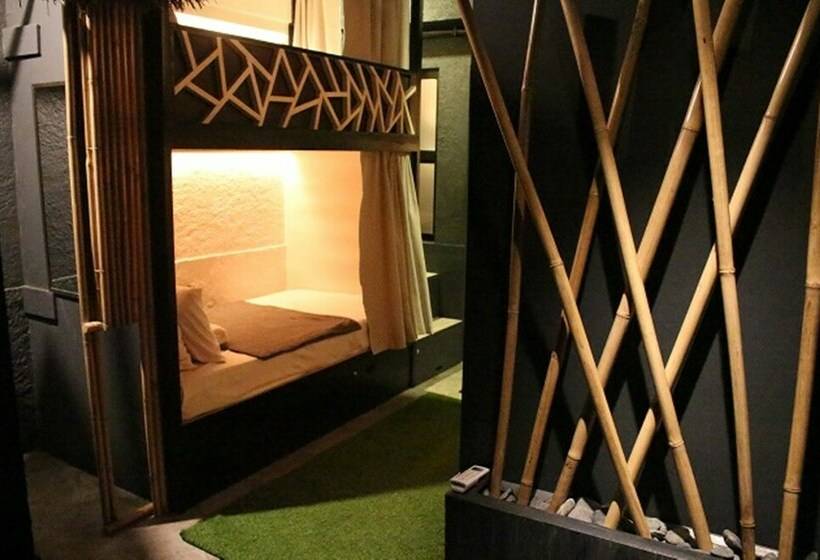 Кровать в Общей Комнате, The Cavern Pod Hotel & Specialty Café   Hostel