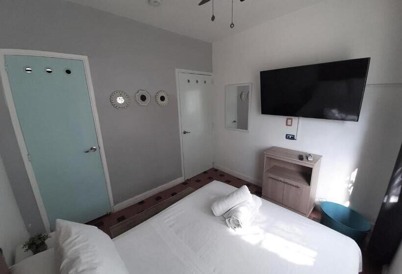 Номер Стандарт, Noah Boutique Hostels Medellín