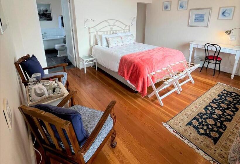 Номер Deluxe Вид на Море, Sunny Cove Manor