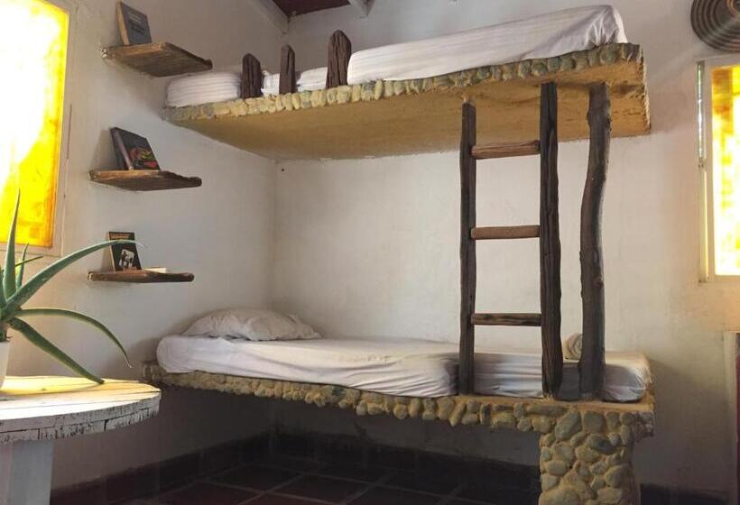 Кровать в Общей Комнате, Casa Barca Taganga Hostel