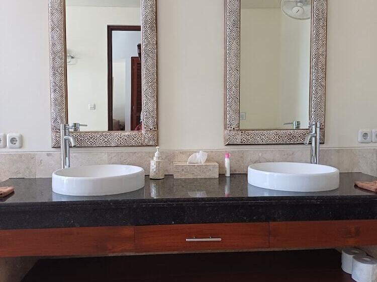 Номер Deluxe Кровать Кинг, Aloka Bahari Villas