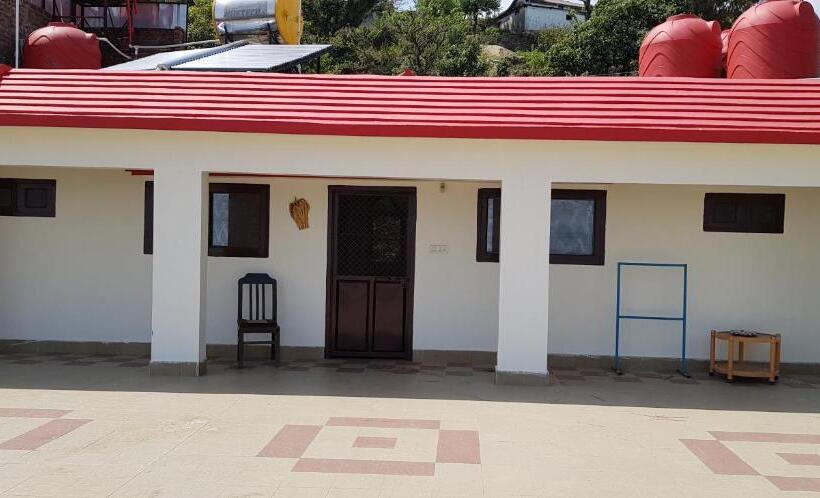 סוויטה עם טרסה, Garhwali Inn