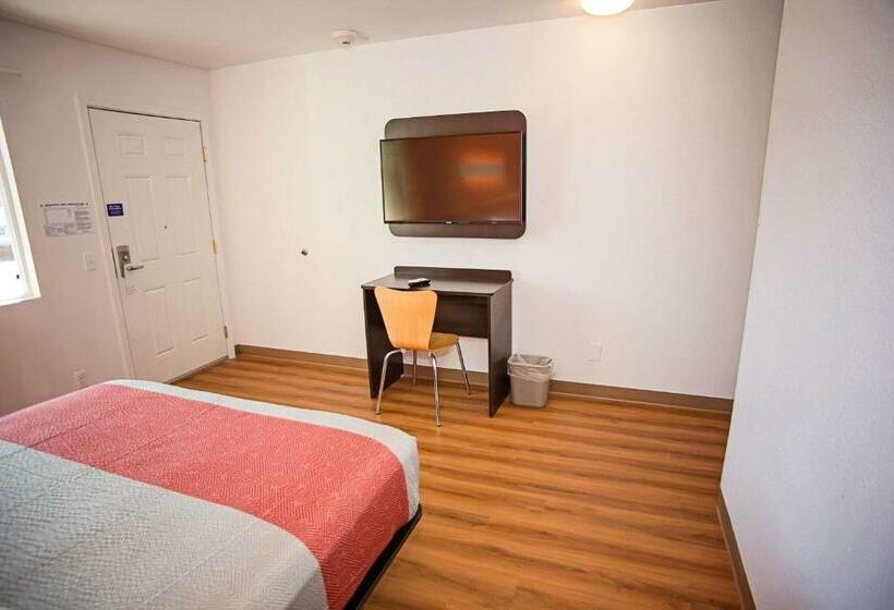 스탠다드 룸 킹사이즈 침대, Motel 6crescent City, Ca
