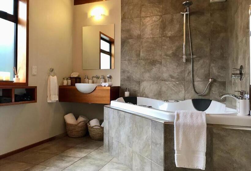 Бунгало Deluxe, Adrift In Golden Bay  Absolute Beachfront Villas