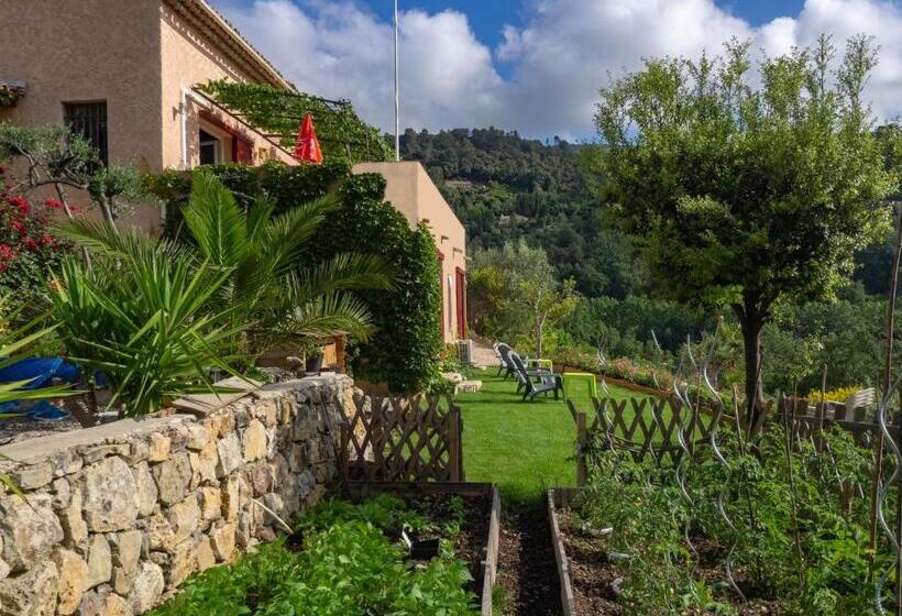 Номер Стандарт, B&b L'estuve Provencale