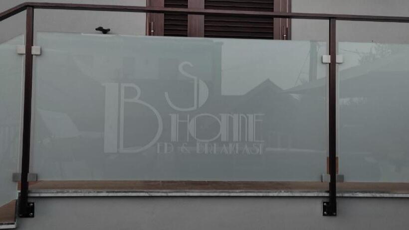 اتاق استاندارد با چشم‌انداز استخر, B&b S Home