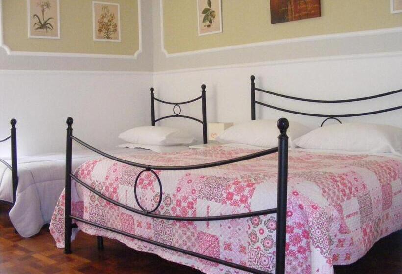 اتاق استاندارد سه نفره, L Antico Borgo