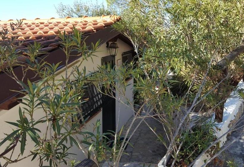 بنگله خانوادگی, La Maison Galu