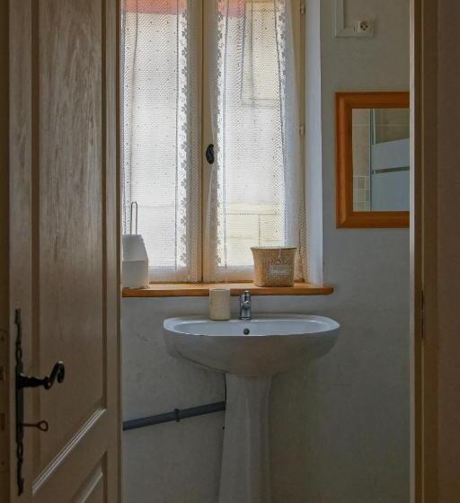 Номер Basic, Maison Rives   Village Du Livre De Montolieu