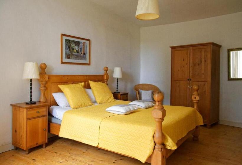 Номер Стандарт Трехместный, Maison Rives   Village Du Livre De Montolieu