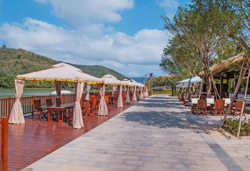 带泳池观景的豪华房, Palace Resort Yalong Bay Sanya