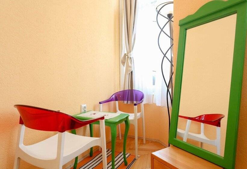 اتاق استاندارد با چشم‌انداز شهر, Pigeon Square Rooms