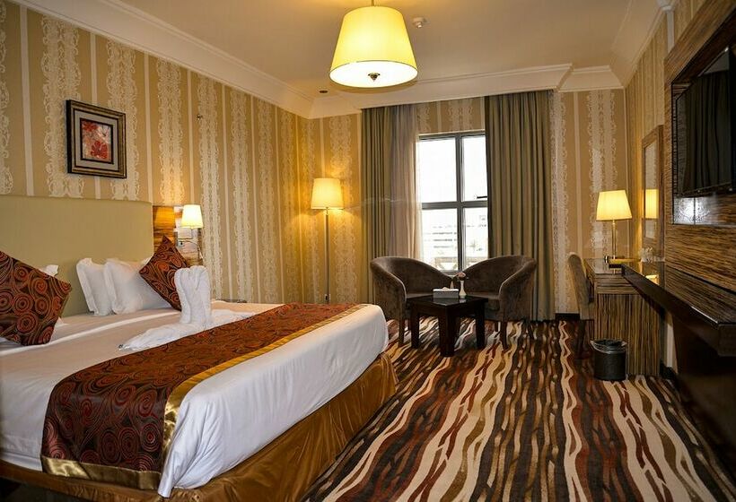غرفة قياسية مطلة على المدينة, Crown Town