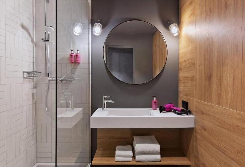 اتاق استاندارد با تخت بزرگ, Moxy Berlin Humboldthain Park