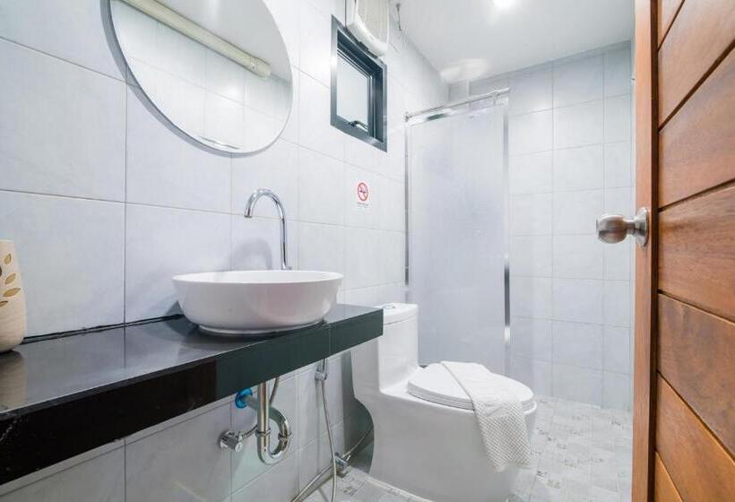 ویلای یک اتاق خوابه با استخر شنا, Bronte Bnb
