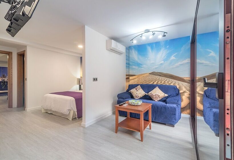 プールビューのバルコニー付１ベッドルームアパート, Sol Mogan Suites - Adults Only