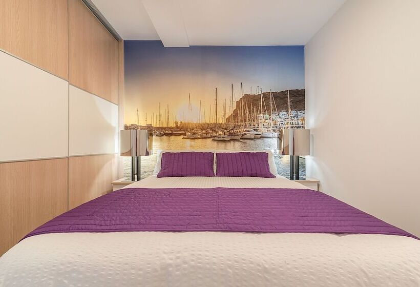 プールビューのバルコニー付１ベッドルームアパート, Sol Mogan Suites - Adults Only