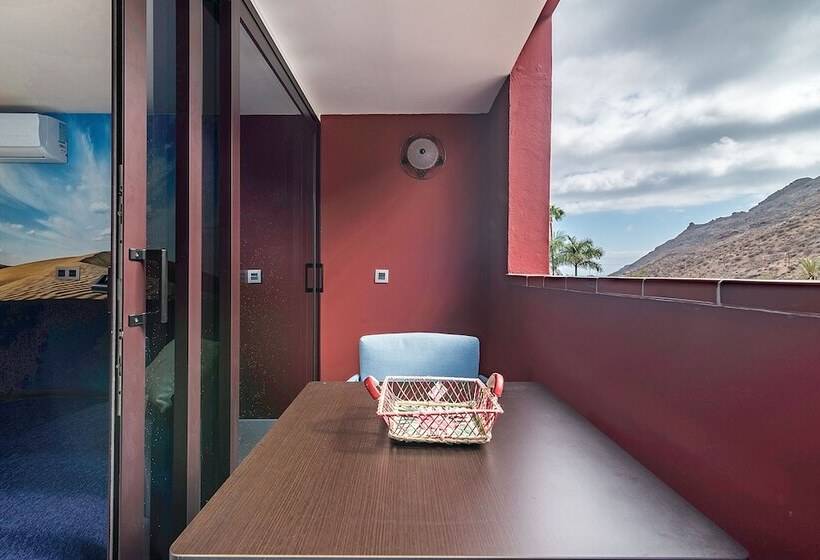 プールビューのバルコニー付１ベッドルームアパート, Sol Mogan Suites - Adults Only