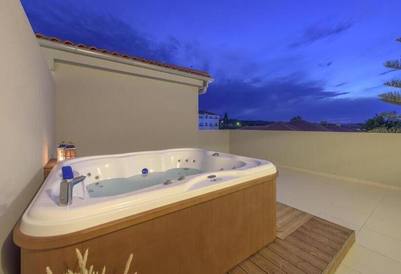 Люкс с гидромассажем, Azure Resort & Spa