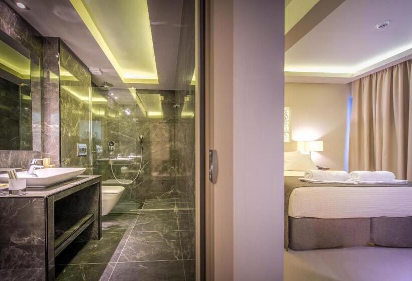 Люкс Deluxe Кровать Кинг, Azure Resort & Spa