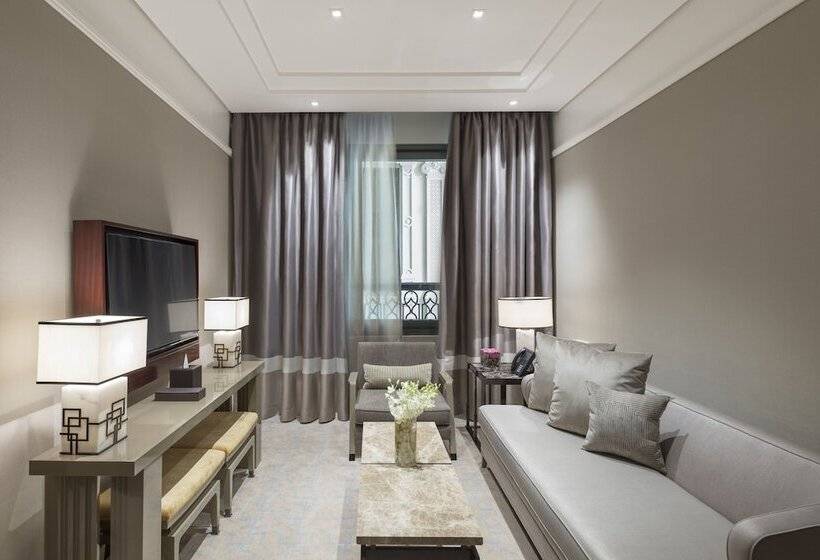 سوییت اجرایی, The Hotel Galleria Jeddah, Curio Collection By Hilton