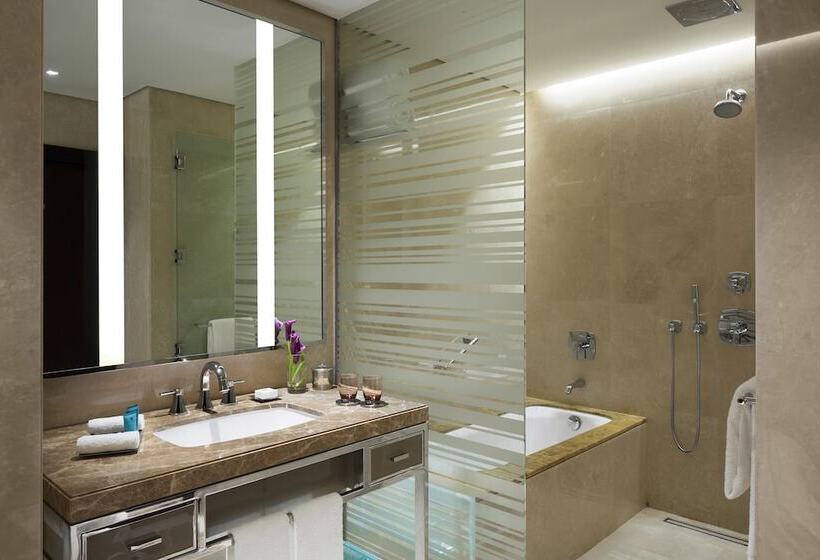 Quarto Standard Cama King, The Hotel Galleria Jeddah, Curio Collection By Hilton