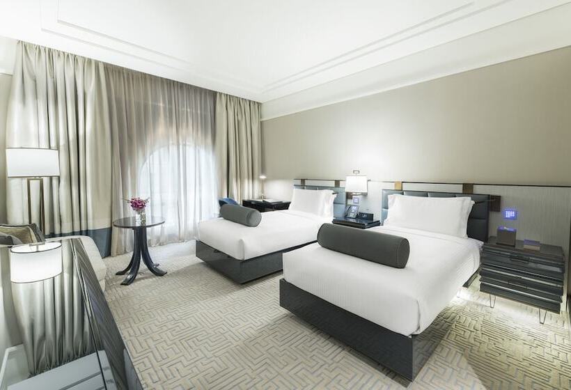 Quarto deluxe, The Hotel Galleria Jeddah, Curio Collection By Hilton