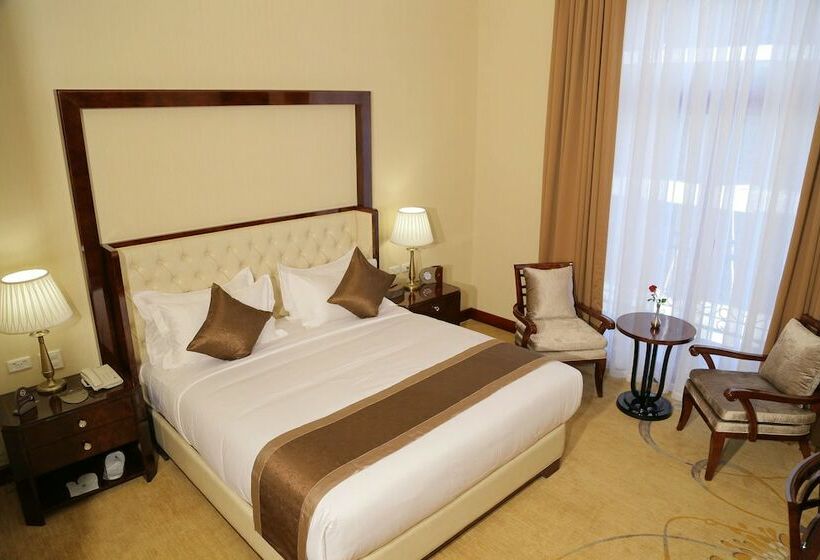 اتاق لوکس, Sapphire Addis