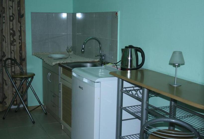 اتاق استاندارد سه تخته با بالکن, Why Me Ecofriendly Rooms