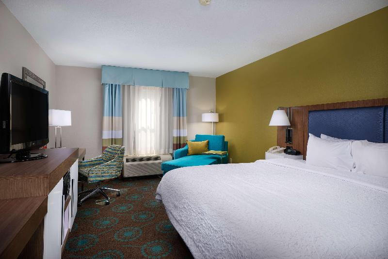 キングサイズベッドのスイートルーム, Holiday Inn & Suites Sioux Falls   Airport, An Ihg