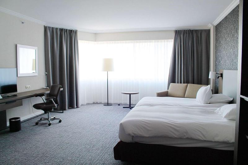 Люкс Кровать Кинг, Holiday Inn & Suites Sioux Falls   Airport, An Ihg