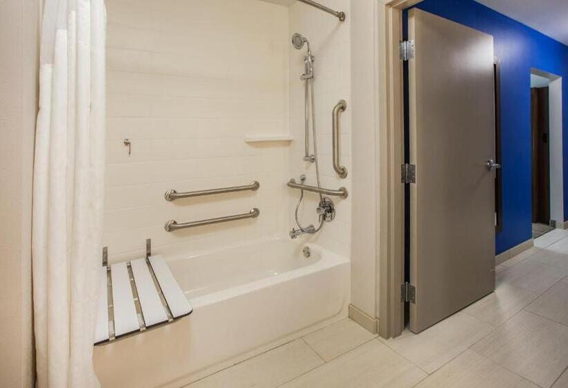 장애인을 위한 스위트, Holiday Inn Express & Suites Redding, An Ihg