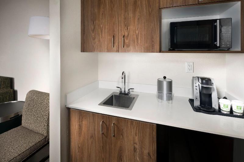 Люкс Кровать Кинг, Holiday Inn & Suites Arden   Asheville Airport, An Ihg