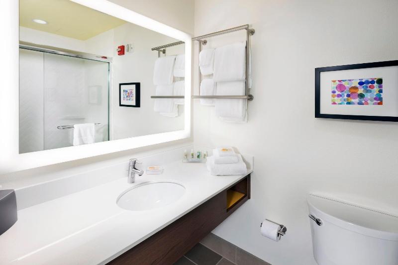 Люкс Адаптированный для Инвалидов, Holiday Inn & Suites Arden   Asheville Airport, An Ihg