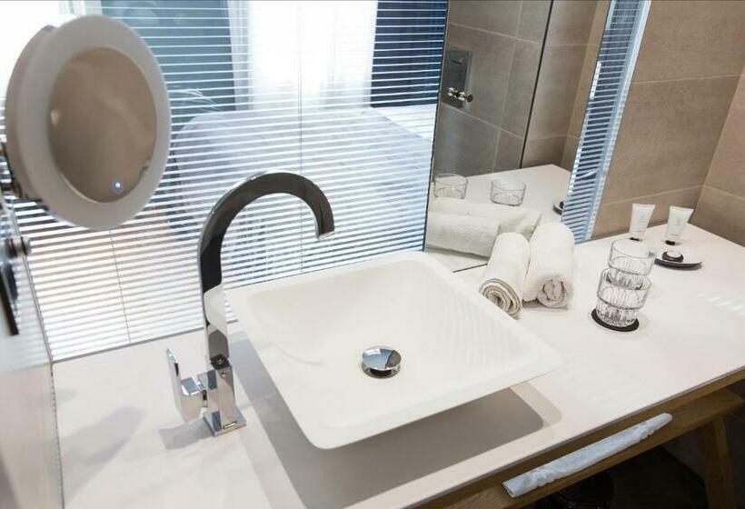 Quarto Deluxe, Quentin Zoo
