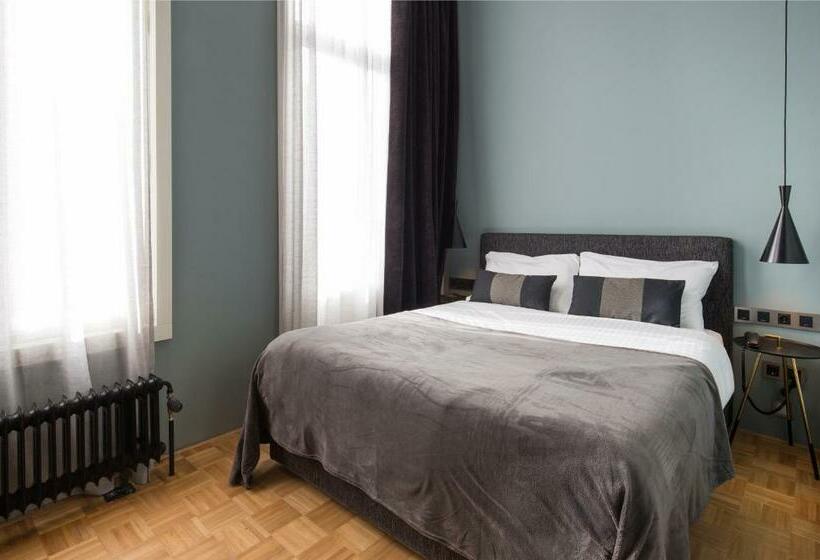 Quarto Deluxe, Quentin Zoo