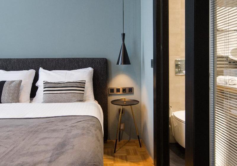 Quarto Deluxe, Quentin Zoo
