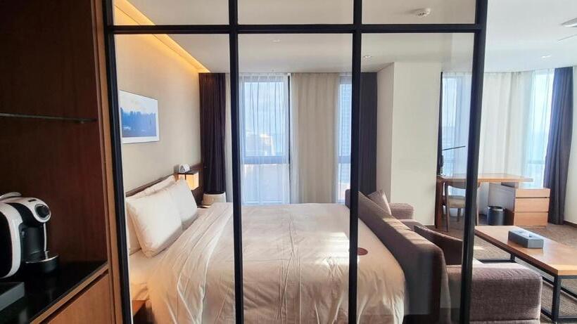 스위트 킹사이즈 침대, Ramada Encore By Wyndham Haeundae